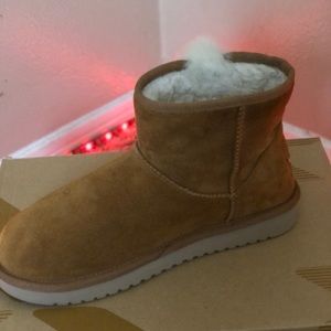 Selling kookaburra ankle boots because they were a gift but we’re to small